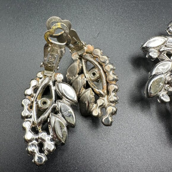 Vintage Juliana D&E Large Blue Rhinestones Brooch and Clip on Earrings Set - Picture 14 of 16